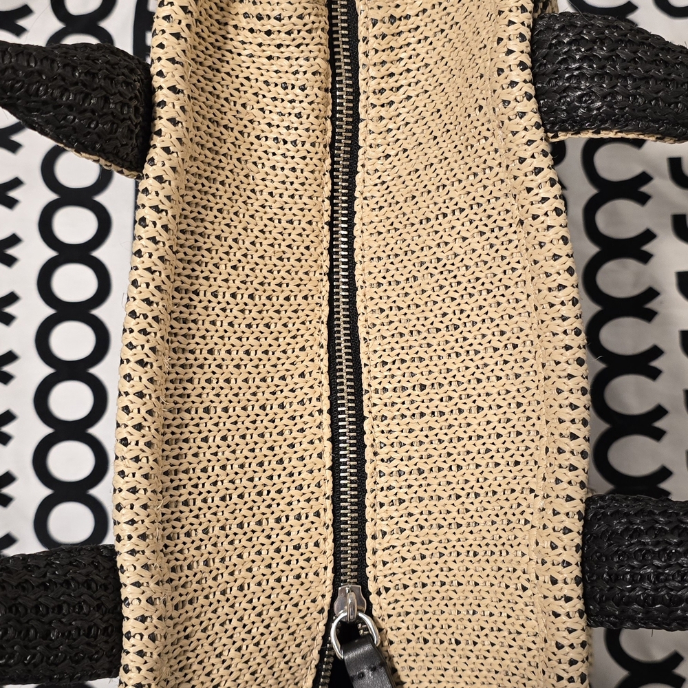 Marc Jacobs Black and Tan Geometric Tote. Cute bag for fall! - Picture 5 of 13